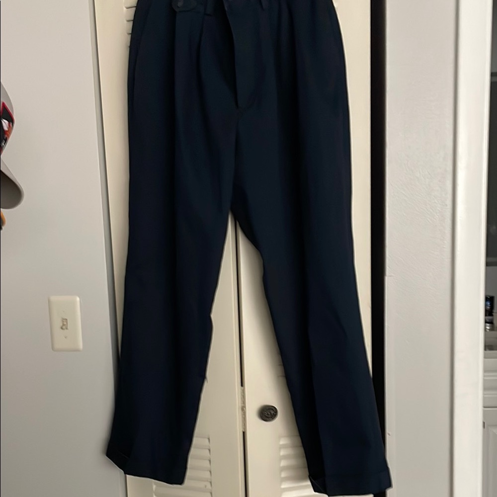 Men’s Dockers navy blue pleated relaxed fit. Waist 38 length 30